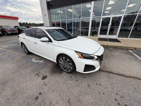 Used 2023 Nissan Altima 2.5 SL image 2