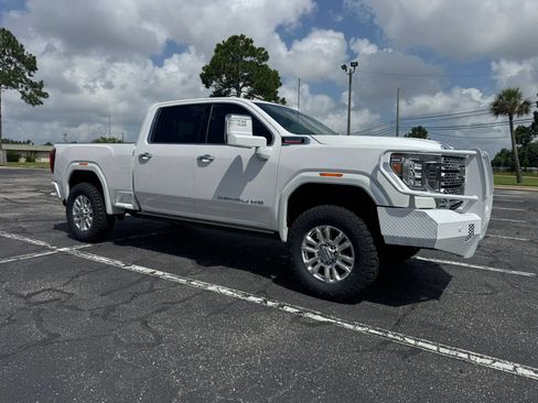 Used 2022 GMC Sierra 3500 Denali w/ Technology Package AWD/4WD image 4