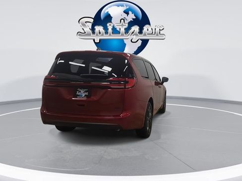 New 2026 Chrysler Pacifica Select image 10