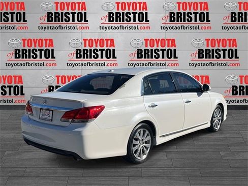 Used 2011 Toyota Avalon Limited image 3
