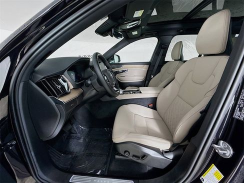 Certified 2025 Volvo XC90 B5 Core w/ Protection Package Premier image 21