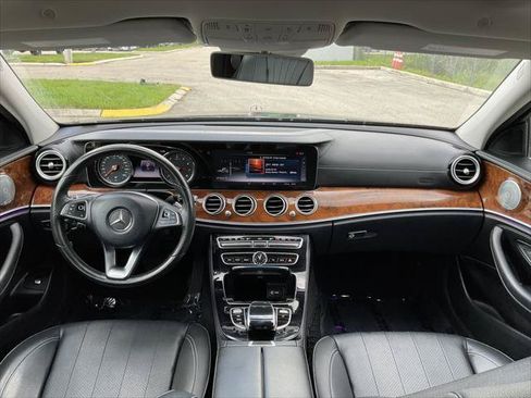 Used 2017 Mercedes-Benz E 300 4MATIC w/ Premium 1 Package image 28