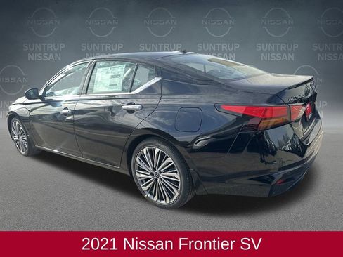 Used 2021 Nissan Frontier SV image 3