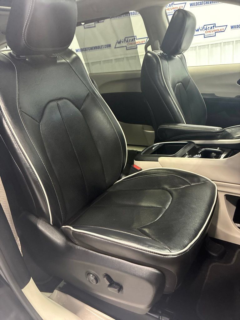 Used 2023 Chrysler Pacifica Limited FWD image 40