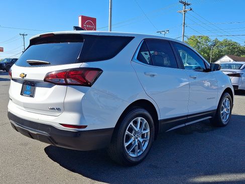 2022 Chevrolet Equinox LT photo 2