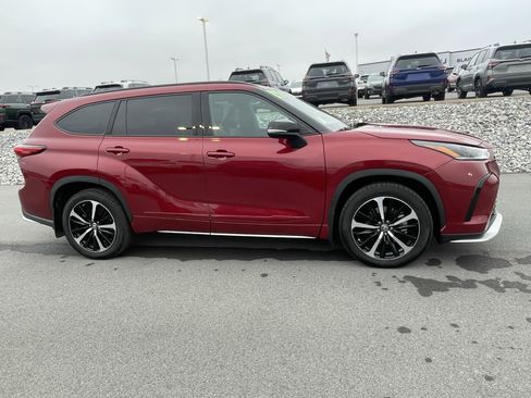 Used 2021 Toyota Highlander XSE image 2