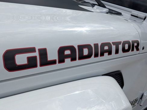 Used 2023 Jeep Gladiator Overland w/ Popular Equipment Package image 8