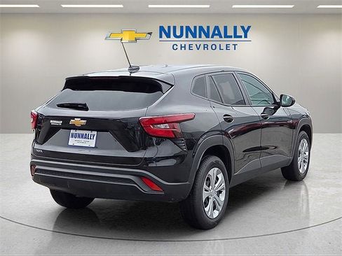 Certified 2025 Chevrolet Trax LS image 5