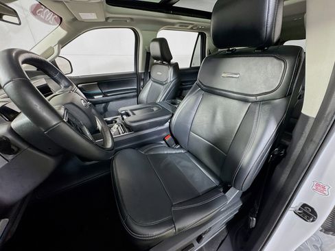 Used 2025 Ford Expedition Max Platinum image 16
