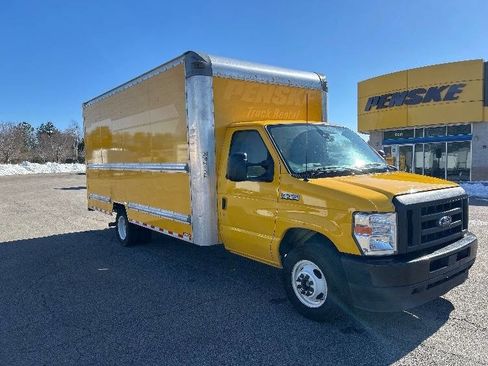 Used 2022 Ford E-350 and Econoline 350 Super Duty RWD image 2