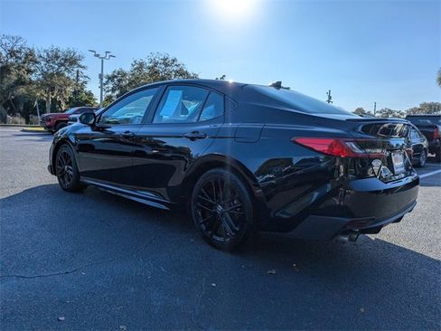 Used 2025 Toyota Camry SE image 6