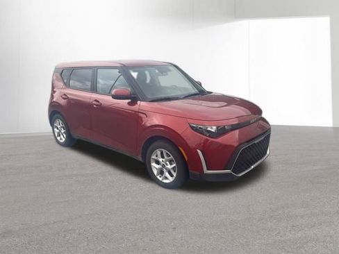 Used 2025 Kia Soul LX w/ LX Technology Package FWD image 4