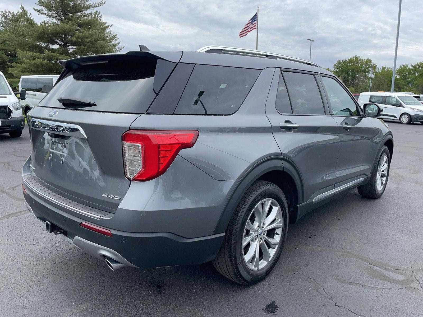 Used 2024 Ford Explorer Limited w/ Equipment Group 301A AWD/4WD image 5