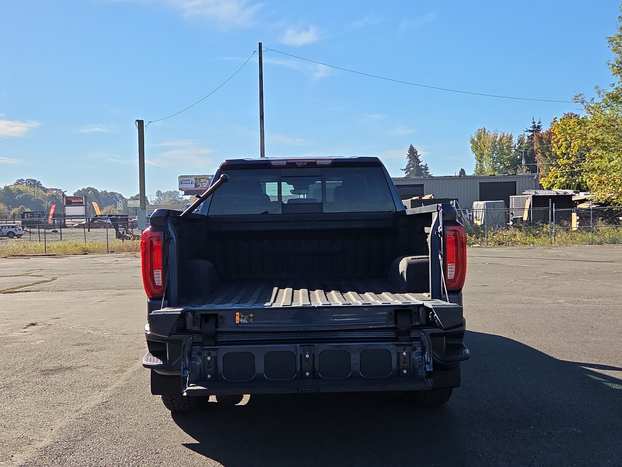 Used 2022 GMC Sierra 1500 Denali w/ Technology Package AWD/4WD image 11