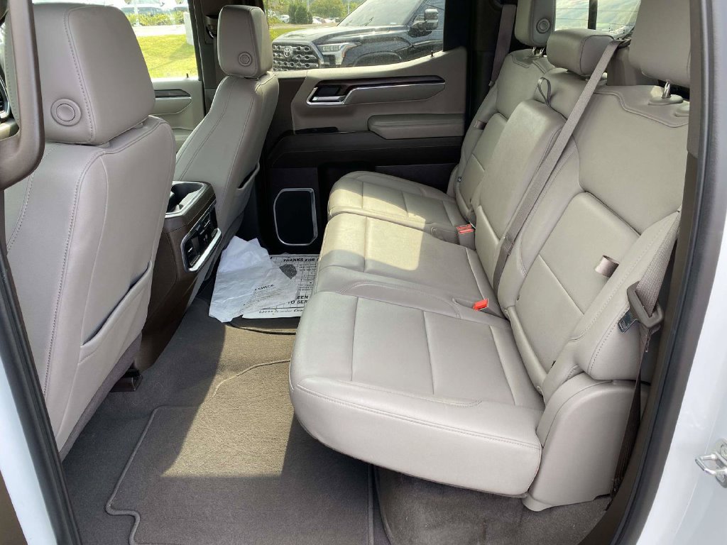 Used 2024 GMC Sierra 1500 SLT w/ SLT Convenience Package AWD/4WD image 11