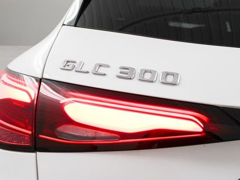 Used 2025 Mercedes-Benz GLC 300 image 31