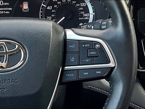 Used 2024 Toyota Highlander LE image 26