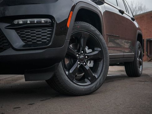 New 2025 Jeep Grand Cherokee Limited w/ Black Appearance Package image 6