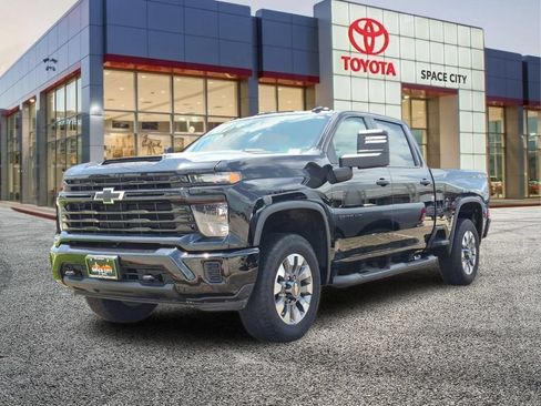 Used 2024 Chevrolet Silverado 2500 Custom w/ Custom Value Package AWD/4WD image 2