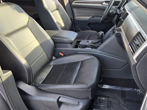Certified 2022 Volkswagen Atlas SE image 21