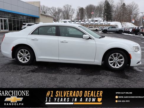 Used 2016 Chrysler 300 Limited image 1