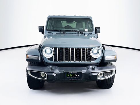 Used 2025 Jeep Wrangler Unlimited Sahara AWD/4WD image 2
