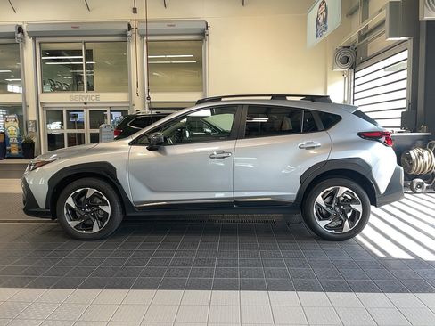 Used 2024 Subaru Crosstrek 2.5i Limited AWD/4WD image 9