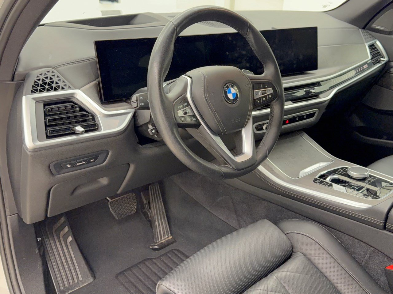 Used 2024 BMW X5 xDrive40i w/ Premium Package AWD/4WD image 4