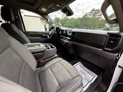 Used 2024 Chevrolet Silverado 2500 LT w/ Convenience Package AWD/4WD image 17