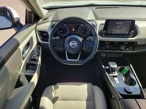 Certified 2021 Nissan Rogue SV w/ Premium Package image 17