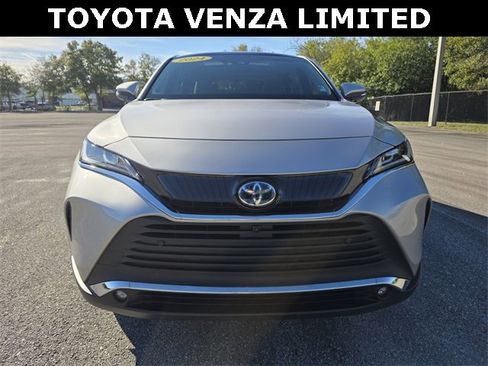 Used 2024 Toyota Venza Limited image 8
