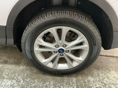 Used 2019 Ford Escape SE image 11