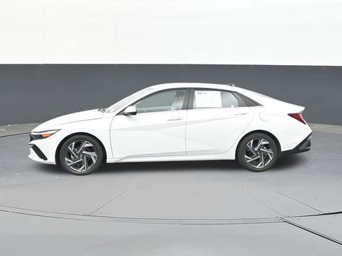 Used 2025 Hyundai Elantra SEL FWD image 9