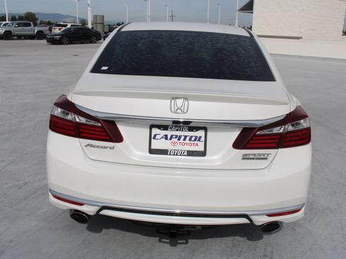 Used 2017 Honda Accord Sport Special Edition image 4
