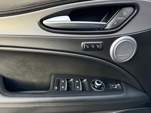 Used 2022 Alfa Romeo Stelvio Veloce image 27