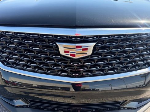 Used 2024 Cadillac XT4 Premium Luxury FWD image 7
