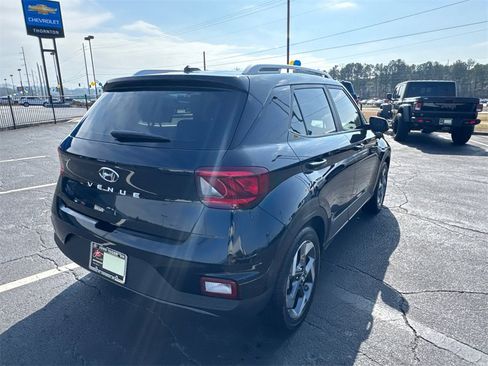 Used 2024 Hyundai Venue SEL image 6
