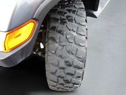 Used 2021 Jeep Gladiator Willys image 4