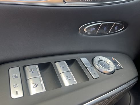 Used 2025 Genesis GV70 3.5T Sport AWD/4WD image 27