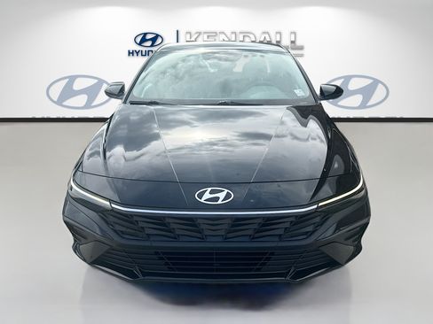 Used 2024 Hyundai Elantra SEL FWD image 2