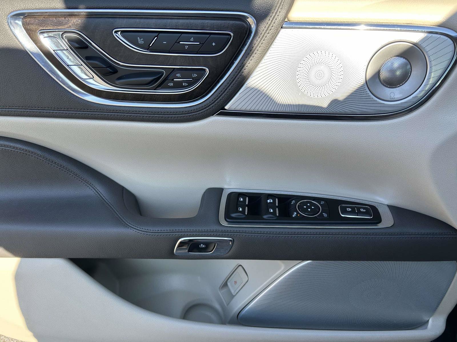 Used 2020 Lincoln Continental Reserve w/ Luxury Package FWD image 18