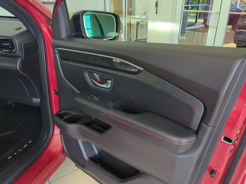 Used 2025 Honda Pilot Black Edition image 46