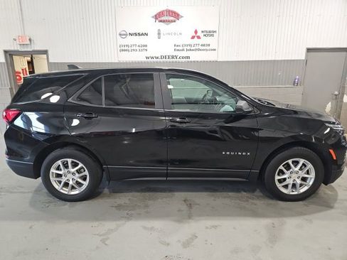 Used 2023 Chevrolet Equinox LS AWD/4WD image 4