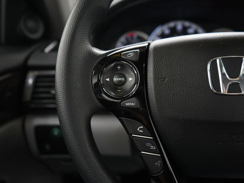 Used 2016 Honda Accord EX image 24