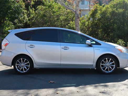 Used 2012 Toyota Prius V Five w/ Preferred Accessory Pkg image 6