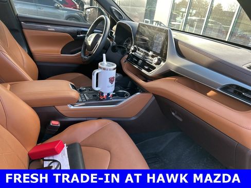Used 2022 Toyota Highlander Platinum image 8