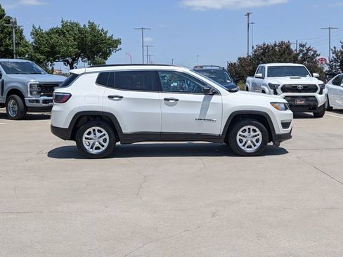 Used 2021 Jeep Compass Sport FWD image 4