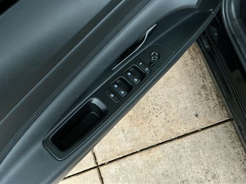 Used 2025 Hyundai Elantra Sport image 15