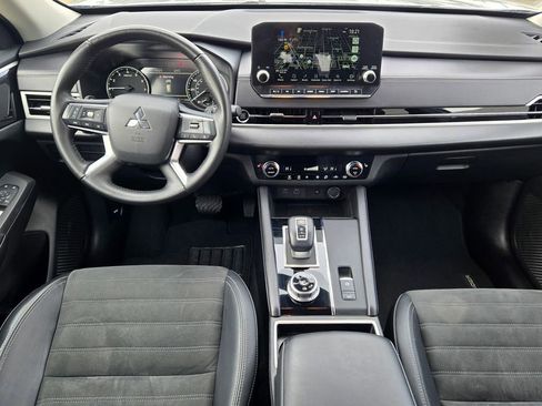 Used 2024 Mitsubishi Outlander SE image 25