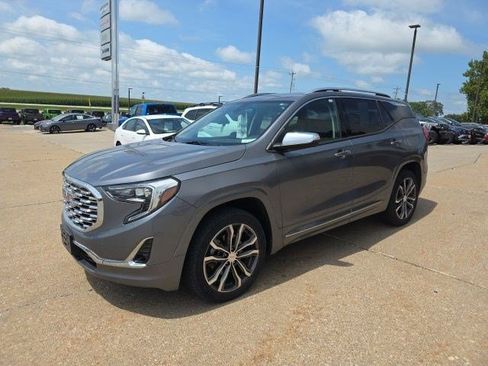 Used 2018 GMC Terrain Denali w/ Driver Alert Package II AWD/4WD image 3
